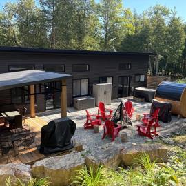 SPA & Sauna Getaway by Georgian Bay & Bruce Trail, hotel u gradu Lajons Hed
