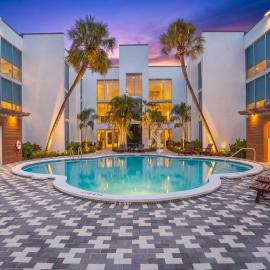 Tropical Palms Hotel, хотел в Клиъруотър