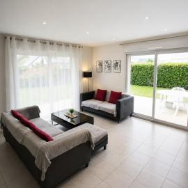 Modern family home and garden comfort et nature