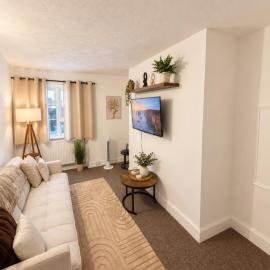 Modern 1 Bed Apartment Near Warwick Uni Free Parking Fast WIFI، فندق في Tile Hill