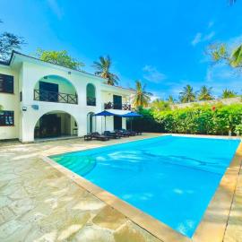 4Br Niro Villa Diani, hotel Gatunga városában 