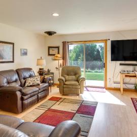 Walk to Yellowstone River! Emigrant Home w/ Patio, hotell sihtkohas Emigrant