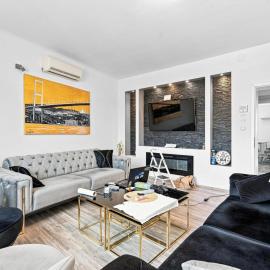 Charmante Unterkunft mit Panoramablick und Parkplatz in Mittenwald – hotel w mieście Mittenwald