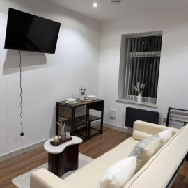 Modern 1-Bed Ideal for Contractors
