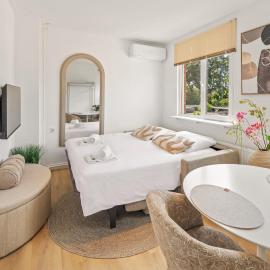 Cozy studio in Wouw, for 2 guests with balcony, hotel a Wouw