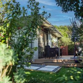 Luxury Stay - Parrot Nest - Brand New