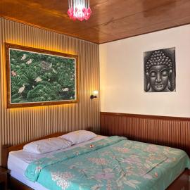 Barclona Guesthouses Lovina, מלון בPabean Buleleng