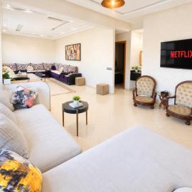 NEW Downtown 2BR Apartment 3 Beds AC, Wi-fi, Terrace With View