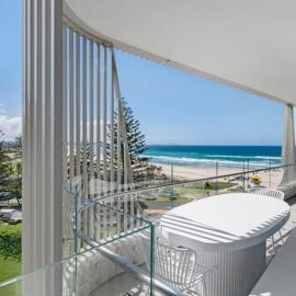 Beachfront Escape Kirra Ocean views Sleeps 6