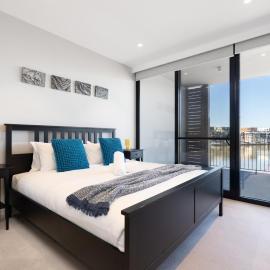 Kingston Foreshore 1BR, Balcony and Water Views - Hosted by Canstay