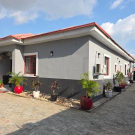 Raydee Apartments