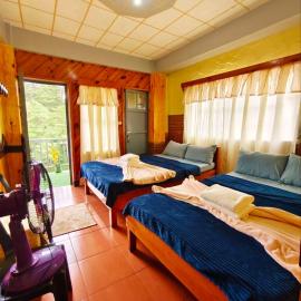 Town Proper Guesthouse beside Yogurt House!, hotel en Sagada