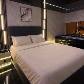 Royal Jacuzzi Apartment