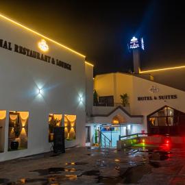 Royal Luxury Hotel and Suites, hotelli kohteessa Eregun