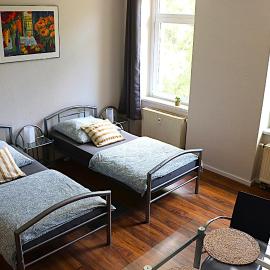 Sei hier Gast - FEWO 4 Ferienwohnung im Gesindehaus Warmsdorf, zentral zwischen Aschersleben, Bernburg und Staßfurt, Hotel in Güsten