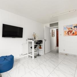 New! Spacious 4BR House with Garden in Mitcham
