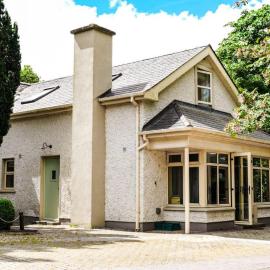 Calliagstown Cottage, hotel i Kilteel