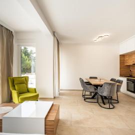 Villa Shark 2 - with a pool, hotel em Novalja