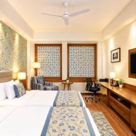 Grand Avi Vandy Gange Varanasi Spacious AC Rooms, Modern Lift, Free Wi-Fi & Family Stay Near Kashi Vishwanath Temple, Manikarnika Ghat & Dashshwamedh Ghat, hotel i Varanasi