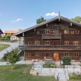 Gourmet am Hof - Ferienwohnungen, hotel a Haarbach