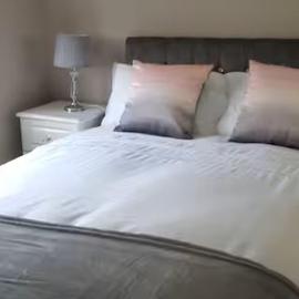 Luxury Bedroom with En-Suite Bathroom, hotel i Croxley Green
