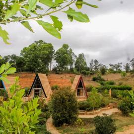 Hotel Evasion Bungalow โรงแรมในAmbondrombato