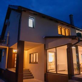 Cozy House Crivaia
