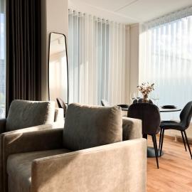Spacious & Sunny Riverside Apartment in Tartu, hôtel à Tartu