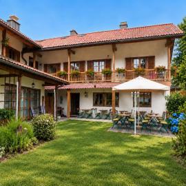 Hotel-Restaurant Zum Hirschhaus Inklusiv Chiemgaukarte、ルーポルディングのホテル