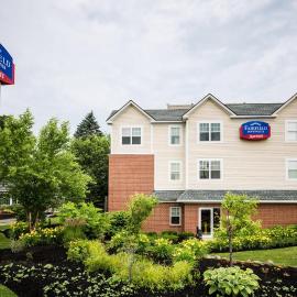 Fairfield Inn and Suites by Marriott Portsmouth Exeter: Exeter şehrinde bir otel