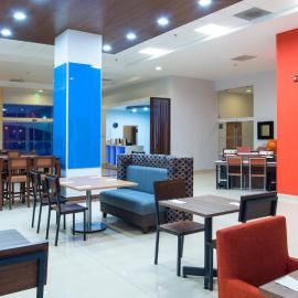 Holiday Inn Express Manzanillo by IHG，曼薩尼約的飯店