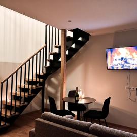 Spacious Romantic Riverside Loft with Two Levels, khách sạn ở Tartu