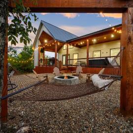 Under the Stars - Secluded, Hot Tub, Firepit, Games, viešbutis mieste Broken Bou
