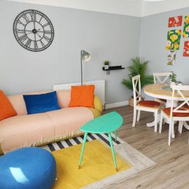 Funky Cow-Stylish flat near Glasgow Airport, hotel a Paisley