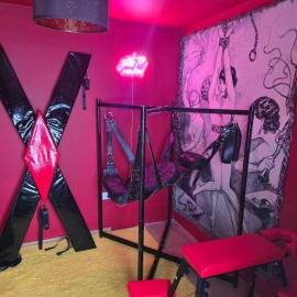 BDSM red room apartment studio, Hotel in Rowley Regis