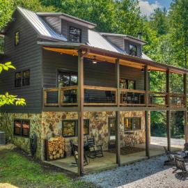 Hothouse Creek Retreat - Fishing Access, Firepit & Large Outdoor Space