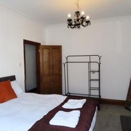 Central 4 Bed House - Free Wifi, hotell i Crewe