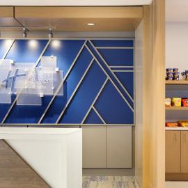 Holiday Inn Express & Suites Sarasota Bradenton by IHG