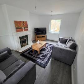 Spacious 4-Bed House, Brierley Hill