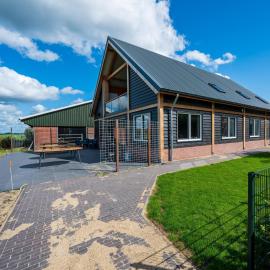 Beautiful new group home with panoramic views, Hotel in Montfoort
