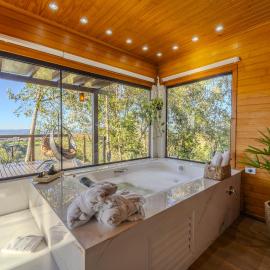 Cabana Romântica na Serra com Hidro, Lareira, Lagos e Trilhas, Hotel in Bom Retiro