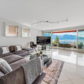 Spacious 3BR Lakeview Apartment with Terrace by GuestLee