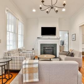 Location! Next to UGA in Heart of Five Points!, Hotel in Athens