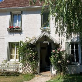 Authentic house with garden haven of peace sea view, hotel a Villerville