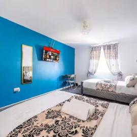 F2TH - Stylish Treehouse Flat in Batley