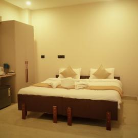Heaven Crest - 127, Suites & Stays