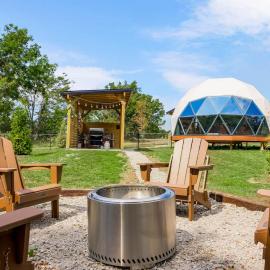 The Fur Seasons - Dog-Friendly Dome w/ Hot Tub, ξενοδοχείο σε Butler