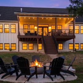 Four Sisters Cottage- Walk to Sister Bay, Fireplace, Ping Pong & More