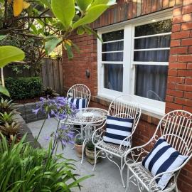 Bowen Toft House- Private Stylish Character Home