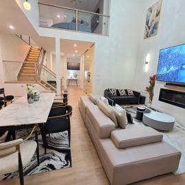 Luxury Mansion 3 Ensuites and Year-Round Gazebo: Edmonton şehrinde bir otel